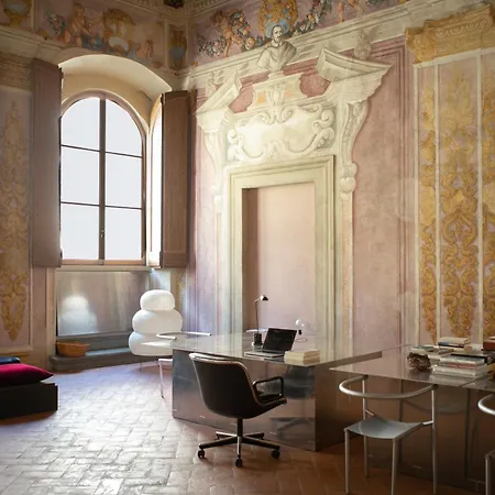 Impressive Renaissance With Elevator Apartmán