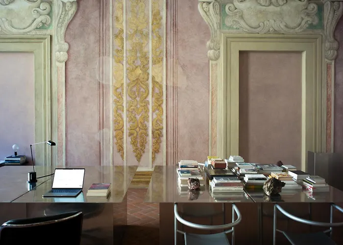 Apartment Impressive Renaissance With Elevator
